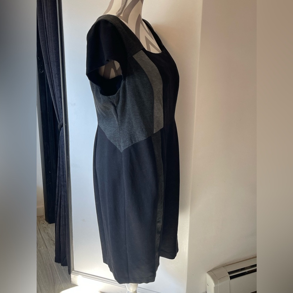 Colorblock Sheath Dress - Picture 2 of 10